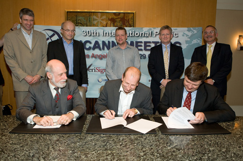 Signing the papers: .se registry and ICANN